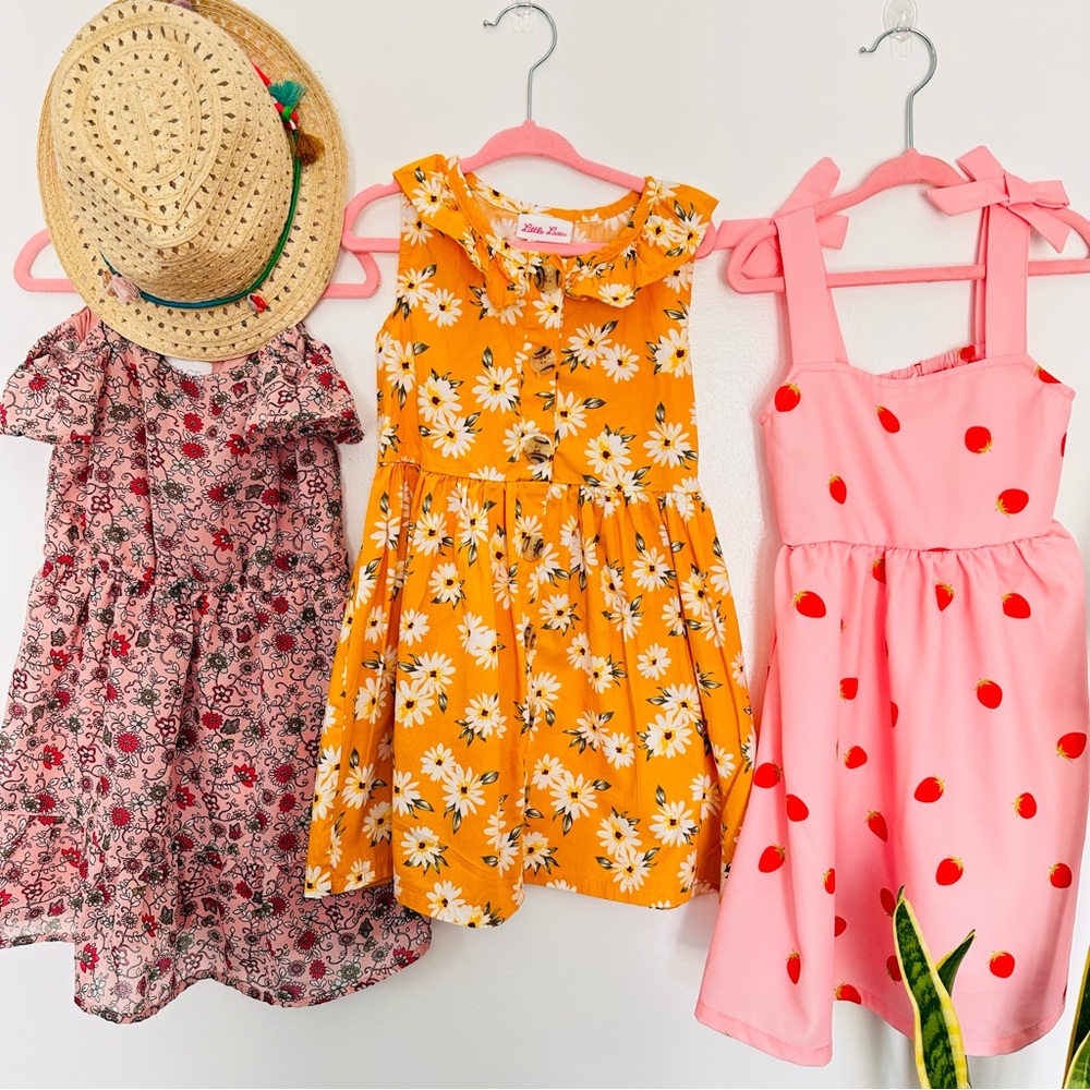 🌞🍓💐Bundle of girl’s 3 dresses size 4, used in perfect condition